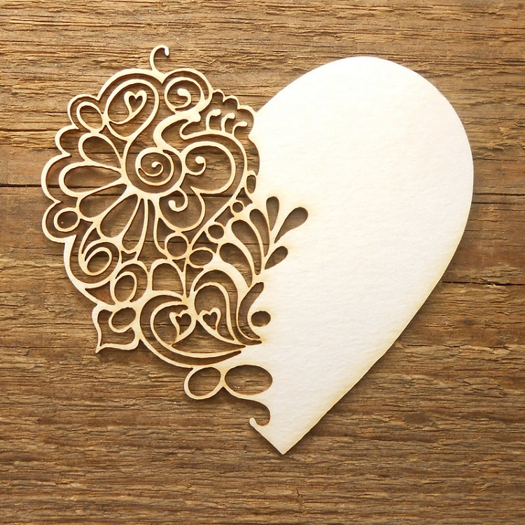 Levně Dřevěné dekorační srdce – ornament
